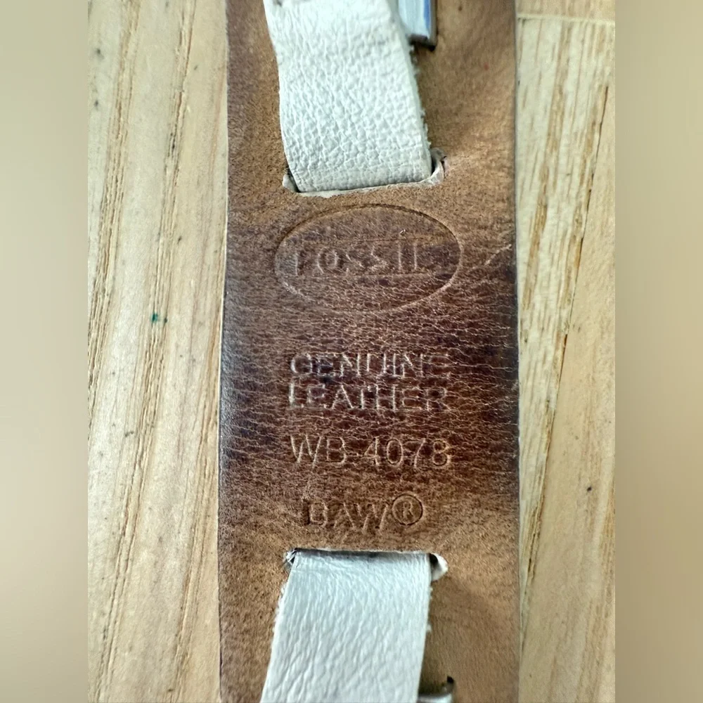 Vintage Fossil ladies wide distressed leather strap NEW BATTERY